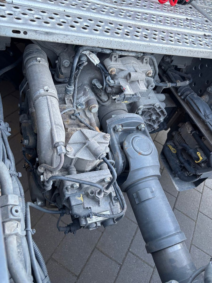 Tractor unit Mercedes-Benz Actros 1843 1845: picture 12