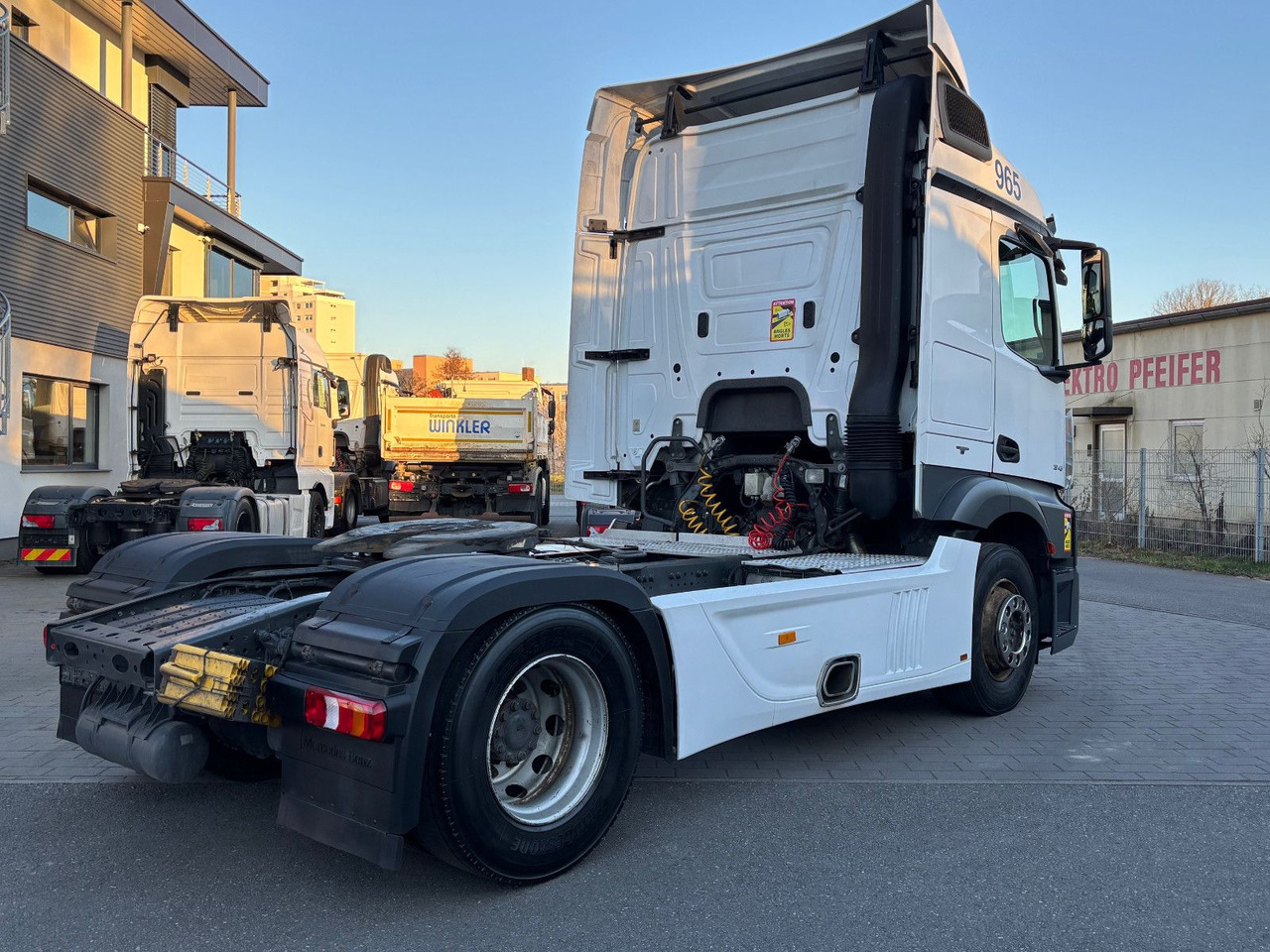 Tractor unit Mercedes-Benz Actros 1843 1845: picture 8