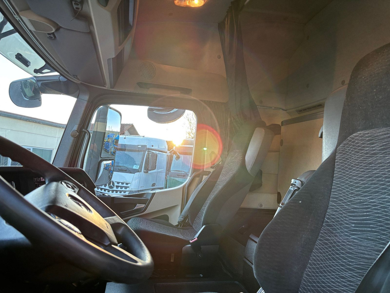 Tractor unit Mercedes-Benz Actros 1843 1845: picture 14