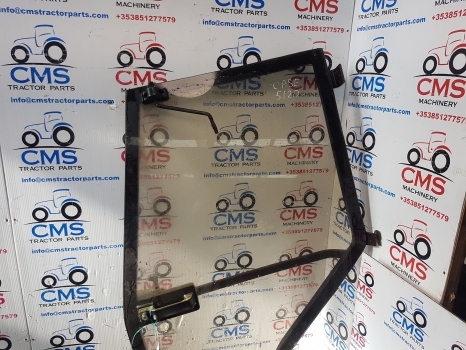 Case 5120, 5140, 5240, 5130 Cab Door Left Assembly 3093764r92, 1330931c1 - Door and parts for Farm tractor: picture 3 Case 5120, 5140, 5240, 5130 Cab Door Left Assembly 3093764r92, 1330931c1 - Door and parts for Farm tractor: picture 3