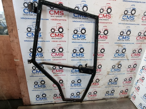 Case 5140, 5120, 5240, 5130cab Door Frame 1546800c2, 1971204c1 - Door and parts: picture 1 Case 5140, 5120, 5240, 5130cab Door Frame 1546800c2, 1971204c1 - Door and parts: picture 1