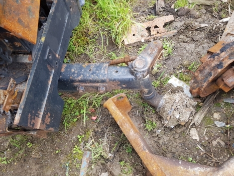 Case International 795xl, 895xl 2wd Front Axle Complete - Front axle for Agricultural machinery: picture 3 Case International 795xl, 895xl 2wd Front Axle Complete - Front axle for Agricultural machinery: picture 3