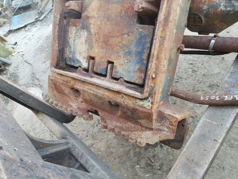 Deutz Dx140as, Dx140 As Front Axle Bracket Support - Front axle for Farm tractor: picture 3 Deutz Dx140as, Dx140 As Front Axle Bracket Support - Front axle for Farm tractor: picture 3