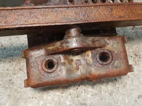 Fiat 1180, 115-90, 140-90 Front Axle Support Assy 5106833, 5102491, 5102483 - Front axle for Farm tractor: picture 5 Fiat 1180, 115-90, 140-90 Front Axle Support Assy 5106833, 5102491, 5102483 - Front axle for Farm tractor: picture 5