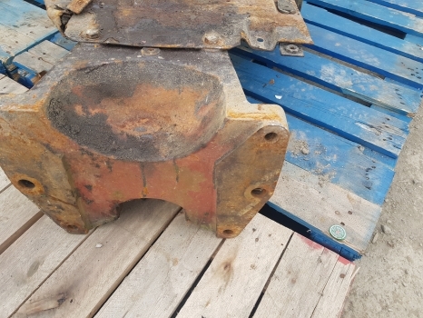 Fiat 90-90, 100-90, 110-90 Front Axle Support 5130607; 5109452 - Front axle for Farm tractor: picture 4 Fiat 90-90, 100-90, 110-90 Front Axle Support 5130607; 5109452 - Front axle for Farm tractor: picture 4
