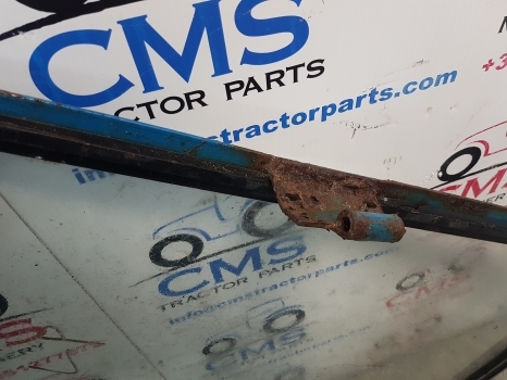 Ford 4110, 5610, 6410, 6610 Lp Cab Door Right 83931994, 83957672 - Door and parts for Farm tractor: picture 2 Ford 4110, 5610, 6410, 6610 Lp Cab Door Right 83931994, 83957672 - Door and parts for Farm tractor: picture 2