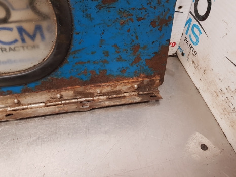 Ford 6610, 10, 600, Tw Q Cab Series, Bottom Rear Glass With Panel 83909609 - Window and parts: picture 4 Ford 6610, 10, 600, Tw Q Cab Series, Bottom Rear Glass With Panel 83909609 - Window and parts: picture 4