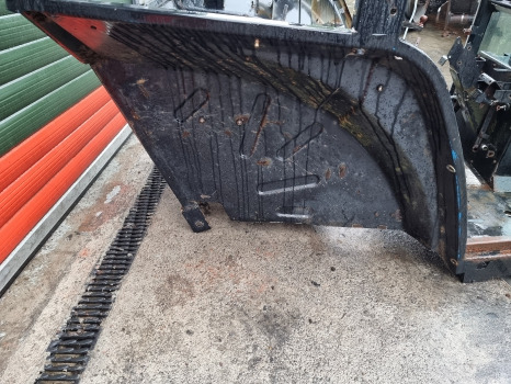 Ford New Holland 7740, 8240, 8340, 40 Series, Cab Frame 82005321 - Cab: picture 5 Ford New Holland 7740, 8240, 8340, 40 Series, Cab Frame 82005321 - Cab: picture 5