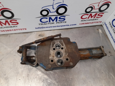 Ford Tw20, Tw10, 8700, 9700 Hydraulic Auxiliary Spool Valve D8nnb950ba - Hydraulics: picture 5 Ford Tw20, Tw10, 8700, 9700 Hydraulic Auxiliary Spool Valve D8nnb950ba - Hydraulics: picture 5