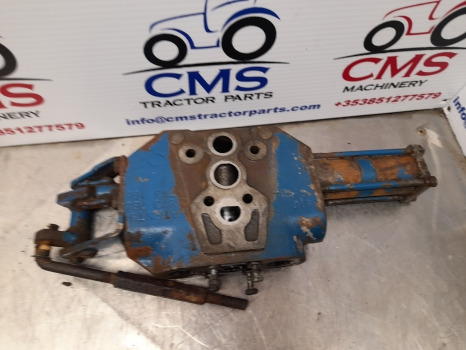Ford Tw20, Tw10, 8700, 9700 Hydraulic Auxiliary Spool Valve D8nnb950ba - Hydraulics: picture 2 Ford Tw20, Tw10, 8700, 9700 Hydraulic Auxiliary Spool Valve D8nnb950ba - Hydraulics: picture 2