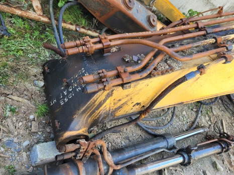 Hyundai Hx220lc Boom 5.68 M 61k6-10100, 61k6-11062 - Boom for Excavator: picture 2 Hyundai Hx220lc Boom 5.68 M 61k6-10100, 61k6-11062 - Boom for Excavator: picture 2