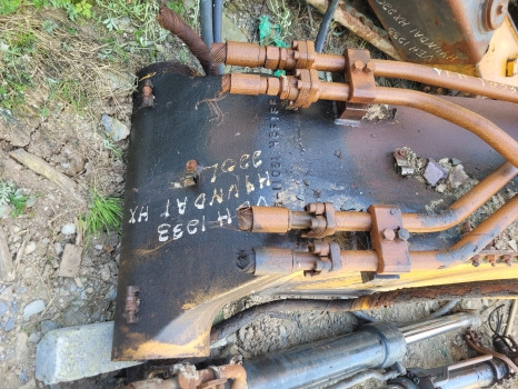 Hyundai Hx220lc Boom 5.68 M 61k6-10100, 61k6-11062 - Boom for Excavator: picture 3 Hyundai Hx220lc Boom 5.68 M 61k6-10100, 61k6-11062 - Boom for Excavator: picture 3