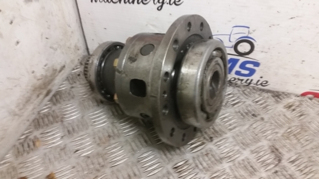 John Deere 5620. 5720, 5820. 5090 R, Rc Rear Axle Differential R204984 - Differential gear for Farm tractor: picture 2 John Deere 5620. 5720, 5820. 5090 R, Rc Rear Axle Differential R204984 - Differential gear for Farm tractor: picture 2
