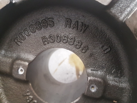 John Deere 6210r Rear Axle Differential Bearing Housing R306395, R306386 - Differential gear for Farm tractor: picture 3 John Deere 6210r Rear Axle Differential Bearing Housing R306395, R306386 - Differential gear for Farm tractor: picture 3