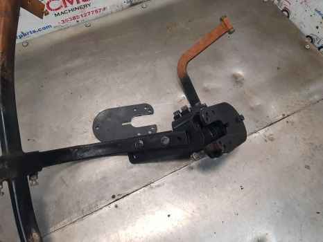 Fender Kubota M5092 Front Axle Mudguard Bracket Lhs Assy: picture 7