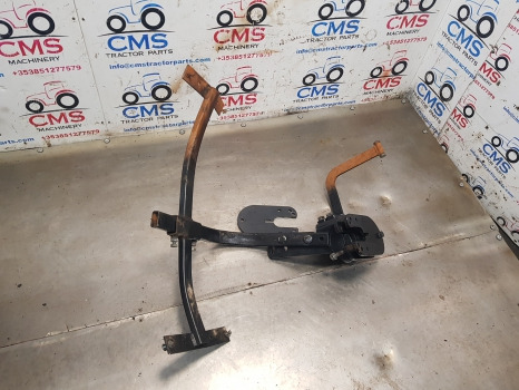 Fender Kubota M5092 Front Axle Mudguard Bracket Lhs Assy: picture 8