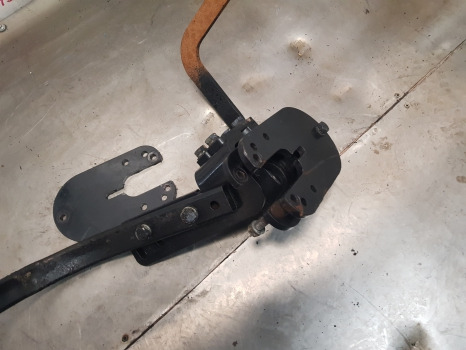 Fender Kubota M5092 Front Axle Mudguard Bracket Lhs Assy: picture 6
