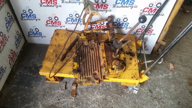 Massey Ferguson 50 B Transmission Control Shift Cover Plate Assembly 881510m1 - Transmission for Backhoe loader: picture 2 Massey Ferguson 50 B Transmission Control Shift Cover Plate Assembly 881510m1 - Transmission for Backhoe loader: picture 2