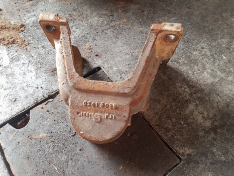 Massey Ferguson 6180, 6150 Front Axle Support 0341b02b, 3712093m11, 3712093m91 - Front axle for Farm tractor: picture 1 Massey Ferguson 6180, 6150 Front Axle Support 0341b02b, 3712093m11, 3712093m91 - Front axle for Farm tractor: picture 1