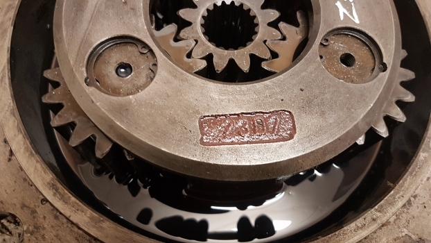 Massey Ferguson 8100 Series Hub Cover With Planetary And Sun Gears 3429856m1 - Front axle for Farm tractor: picture 5 Massey Ferguson 8100 Series Hub Cover With Planetary And Sun Gears 3429856m1 - Front axle for Farm tractor: picture 5