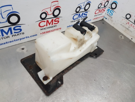 New Holland Case Maxxum Windshield Washer Reservoir 82030995, 82030996, 82030994 - Wiper for Agricultural machinery: picture 2 New Holland Case Maxxum Windshield Washer Reservoir 82030995, 82030996, 82030994 - Wiper for Agricultural machinery: picture 2