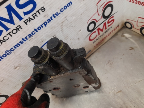 New Holland Case Tsa, T6000, T6, Mxu Maxxum Lift Draft Control Valve 84175671 - Hydraulics: picture 5 New Holland Case Tsa, T6000, T6, Mxu Maxxum Lift Draft Control Valve 84175671 - Hydraulics: picture 5