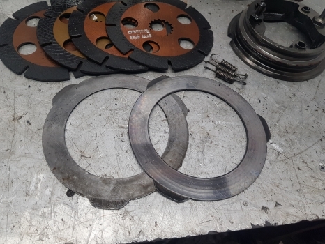 New Holland Lm435a Dana Spicer Brake Actuator Disc Kit 112.07.610.02;  85813919 - Brake disc for Telescopic handler: picture 2 New Holland Lm435a Dana Spicer Brake Actuator Disc Kit 112.07.610.02;  85813919 - Brake disc for Telescopic handler: picture 2