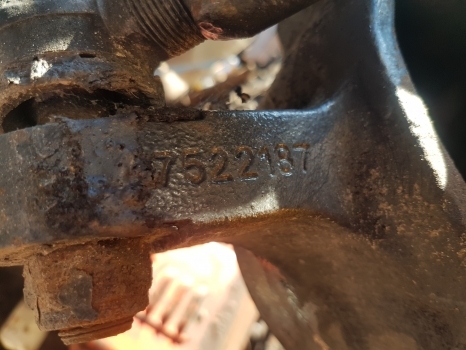 New Holland T6070 Front Axle Housing 87579152, 87633190, 87555903 - Front axle for Farm tractor: picture 2 New Holland T6070 Front Axle Housing 87579152, 87633190, 87555903 - Front axle for Farm tractor: picture 2
