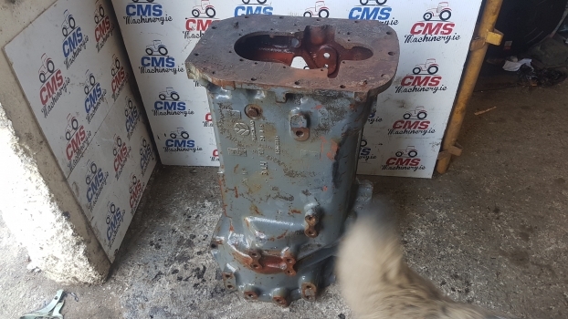 New Holland Ts Series Transmission Gearbox Housing 82006985, 82012331. - Gearbox for Farm tractor: picture 1 New Holland Ts Series Transmission Gearbox Housing 82006985, 82012331. - Gearbox for Farm tractor: picture 1