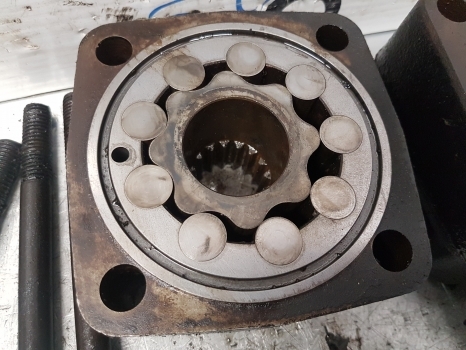 Manitou Mrt 2540 Platform Rotation Motor 656170, 602446, 602447, 601510, 602448 - Spare parts for Telescopic handler: picture 3 Manitou Mrt 2540 Platform Rotation Motor 656170, 602446, 602447, 601510, 602448 - Spare parts for Telescopic handler: picture 3