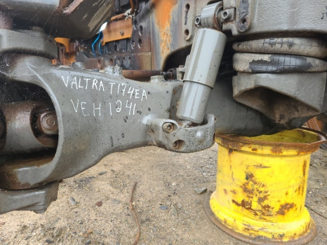 Valtra T174ea Dana Spicer 740/560 Front Axle Housing Rhs 755.01.059.61, 755.01.759.01 - Front axle for Agricultural machinery: picture 1 Valtra T174ea Dana Spicer 740/560 Front Axle Housing Rhs 755.01.059.61, 755.01.759.01 - Front axle for Agricultural machinery: picture 1
