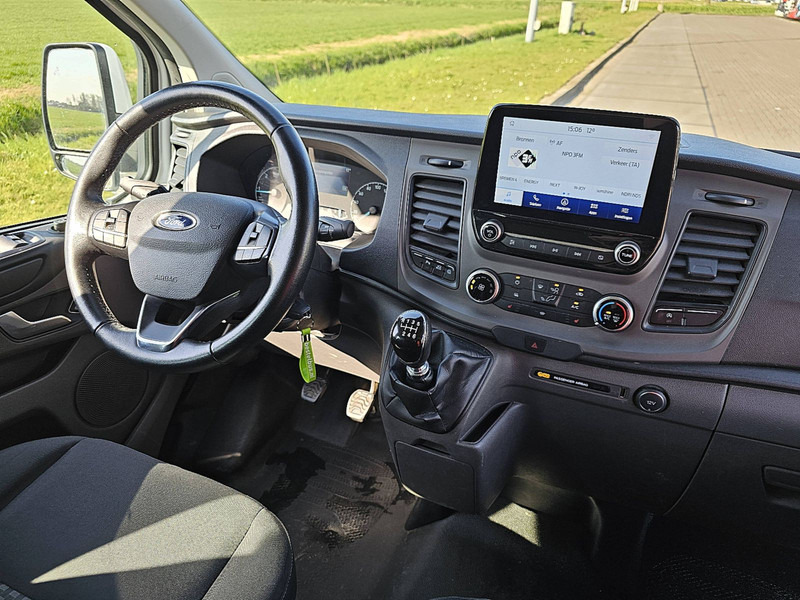 Interior photo 1: Small van Ford Transit Custom 2.0 L1H1 Dubbel Cabine !