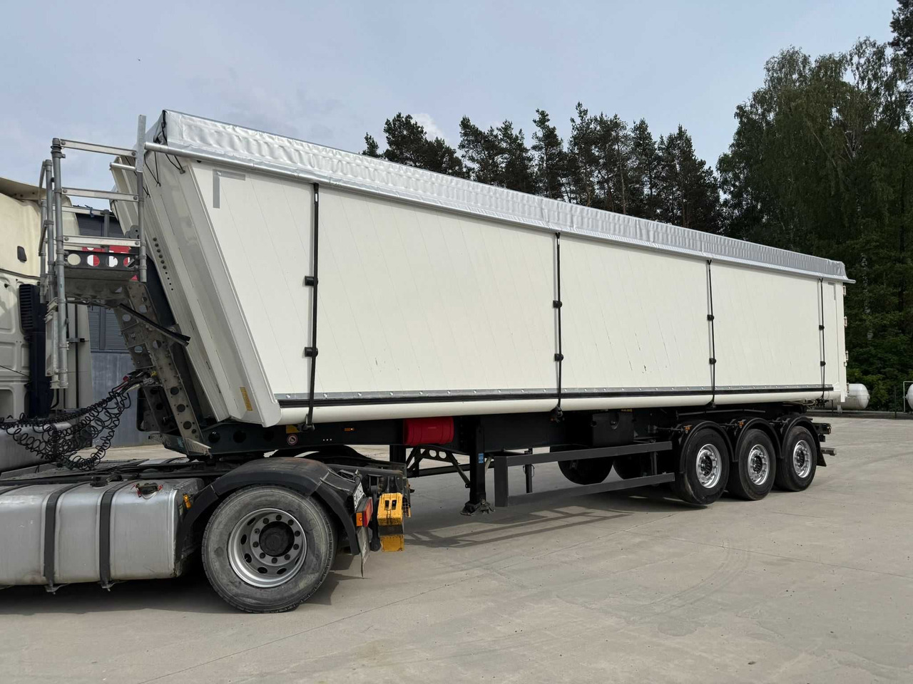Wywrotka Schmitz 59 m3, 2018 rok, oś podnoszona, drzwi z Francji - Tipper semi-trailer: picture 1 Wywrotka Schmitz 59 m3, 2018 rok, oś podnoszona, drzwi z Francji - Tipper semi-trailer: picture 1