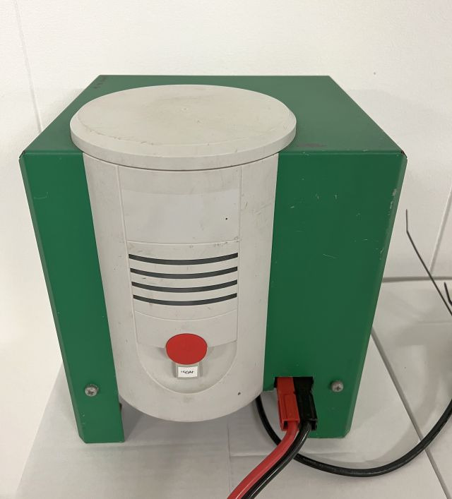 Hoppecke unknown | Trak mini 24V30A 230v Year unknown  80A Rema battery connecto Trak mini 24V30A 230v Year unknown  80A Rema battery connector - Battery for Material handling equipment: picture 1 Hoppecke unknown | Trak mini 24V30A 230v Year unknown  80A Rema battery connecto Trak mini 24V30A 230v Year unknown  80A Rema battery connector - Battery for Material handling equipment: picture 1