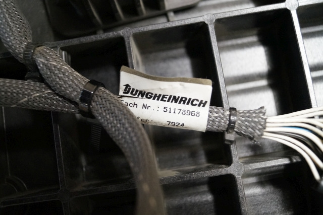 Jungheinrich 51189782 | Vloerplaat Floorplate ETV from Year 2011 Driving pedal 5 Vloerplaat Floorplate ETV from Year 2011 Driving pedal 51443197 Brake pedal 51198398 Kill switch 51188550 kabel 51178968 - Frame/ Chassis for Material handling equipment: picture 3 Jungheinrich 51189782 | Vloerplaat Floorplate ETV from Year 2011 Driving pedal 5 Vloerplaat Floorplate ETV from Year 2011 Driving pedal 51443197 Brake pedal 51198398 Kill switch 51188550 kabel 51178968 - Frame/ Chassis for Material handling equipment: picture 3