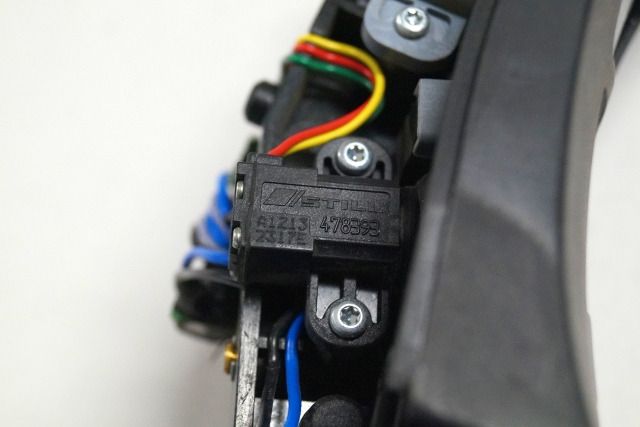 Still 50025405935 | Rijschakelaar control handle with buttons for initial lift - Electrical system for Material handling equipment: picture 1 Still 50025405935 | Rijschakelaar control handle with buttons for initial lift - Electrical system for Material handling equipment: picture 1