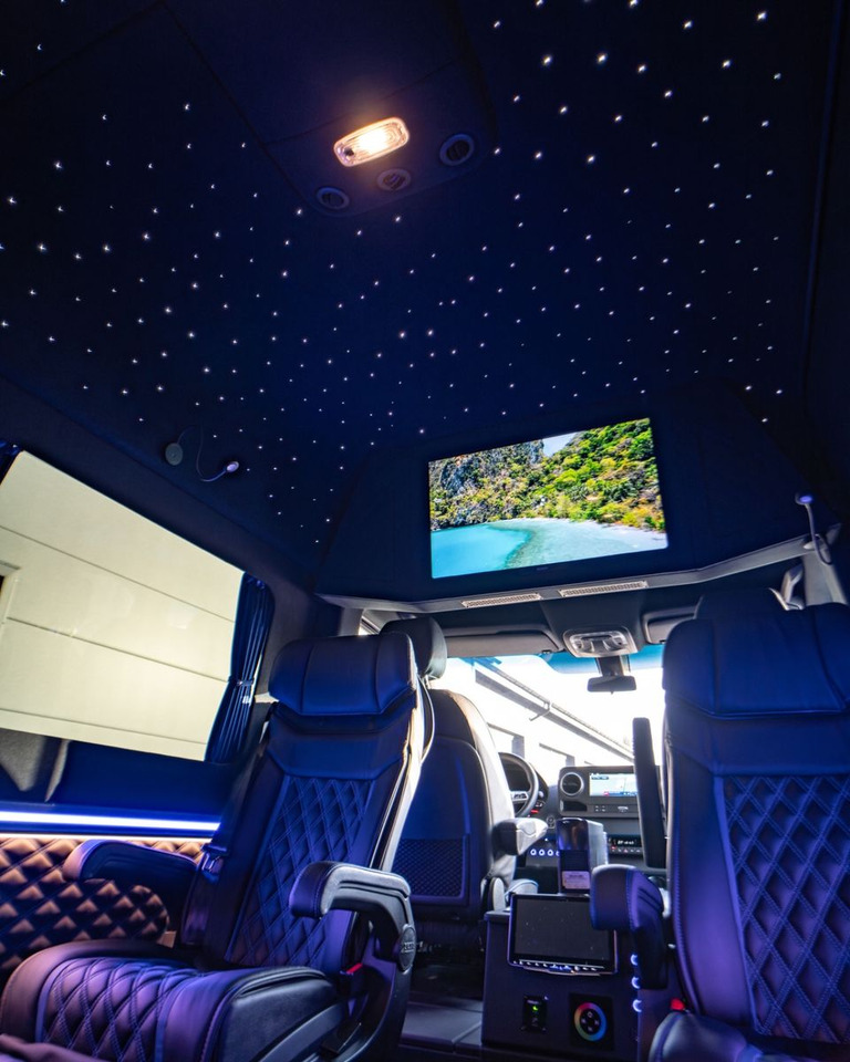 Mercedes-Benz Sprinter 319 VIP Van/ Sleeping Area/ Ski Holders - Passenger van: picture 1 Mercedes-Benz Sprinter 319 VIP Van/ Sleeping Area/ Ski Holders - Passenger van: picture 1