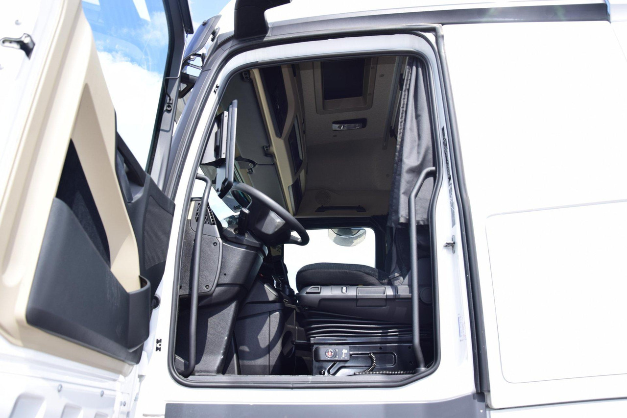 Tractor unit Mercedes-Benz Actros 5 1845 BigSpace: picture 8