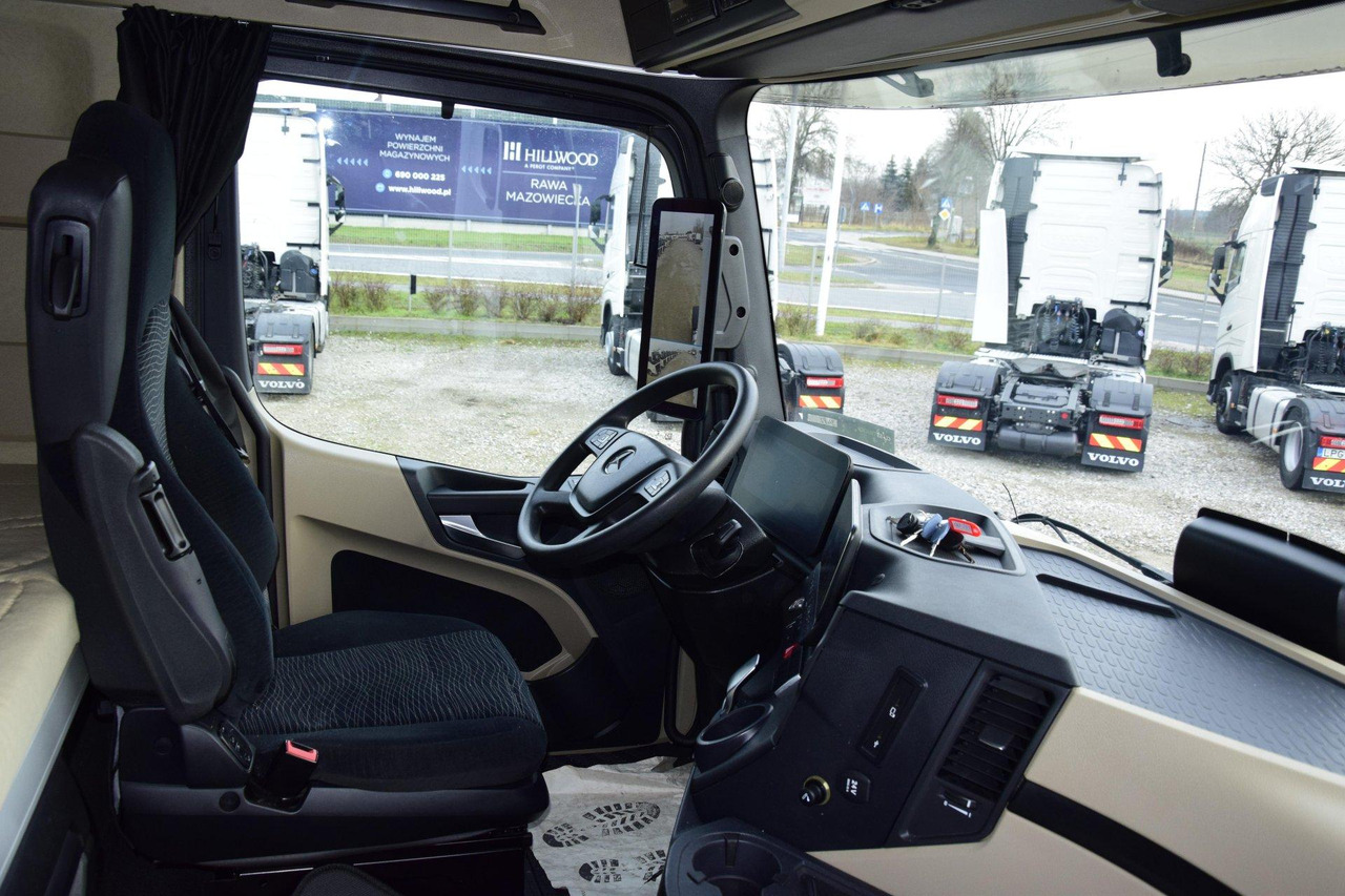 Tractor unit Mercedes-Benz Actros 5 1845 BigSpace: picture 15
