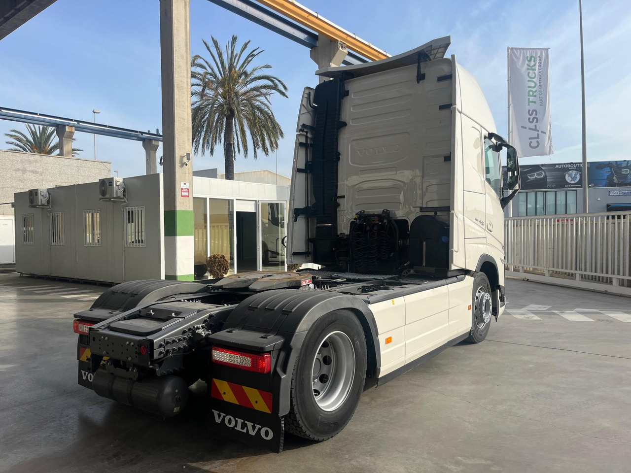 Volvo FH 460 Globetrotter XL i-Save I-ParkCool - Tractor unit: picture 4 Volvo FH 460 Globetrotter XL i-Save I-ParkCool - Tractor unit: picture 4