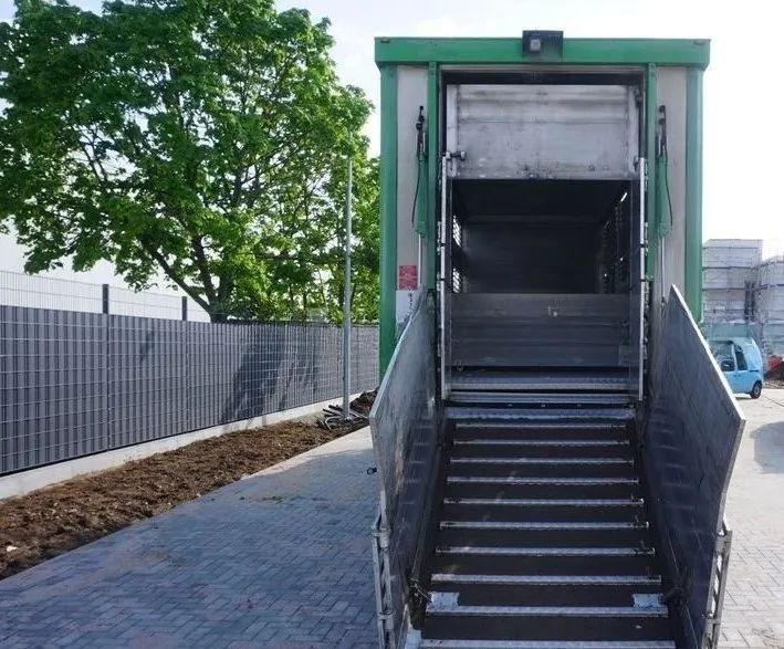 MAN TGS 26.440 ZABUDOWA KABA CAŁA ALUMINIOWA– samochód do transportu zwierząt/koni – 3 pokłady / EURO 5/6X2/PODNOSZONY DACH - Livestock truck: picture 5 MAN TGS 26.440 ZABUDOWA KABA CAŁA ALUMINIOWA– samochód do transportu zwierząt/koni – 3 pokłady / EURO 5/6X2/PODNOSZONY DACH - Livestock truck: picture 5