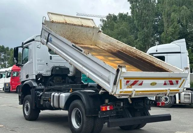 Mercedes-Benz Arocs 2040 4x4 – Meiller | Euro 6c | płyta czołowa do montażu pługu, osprzętu zimowego lub komunalnego | Automat | Resory stalowe (Blatt-Blatt) - Tipper: picture 5 Mercedes-Benz Arocs 2040 4x4 – Meiller | Euro 6c | płyta czołowa do montażu pługu, osprzętu zimowego lub komunalnego | Automat | Resory stalowe (Blatt-Blatt) - Tipper: picture 5
