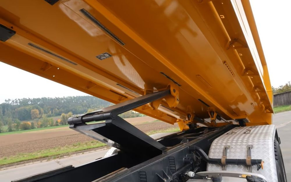 Mercedes-Benz Arocs 3251 8x4 | 510 KM | Euro 6d | Navi | Wywrotka Trójstronna | 215 600 km !! - Tipper: picture 4 Mercedes-Benz Arocs 3251 8x4 | 510 KM | Euro 6d | Navi | Wywrotka Trójstronna | 215 600 km !! - Tipper: picture 4