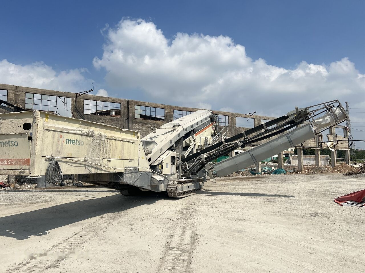 Metso LOKOTRACK ST4.8 SCALPER STONE VIBRATING SCREEN - Mobile crusher: picture 1 Metso LOKOTRACK ST4.8 SCALPER STONE VIBRATING SCREEN - Mobile crusher: picture 1