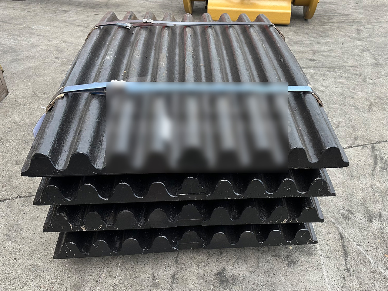 KINGLINK High Manganese Steel Movable Jaw Plates 17003347 for CT2036 Jaw Crusher - Spare parts for Construction machinery: picture 1 KINGLINK High Manganese Steel Movable Jaw Plates 17003347 for CT2036 Jaw Crusher - Spare parts for Construction machinery: picture 1