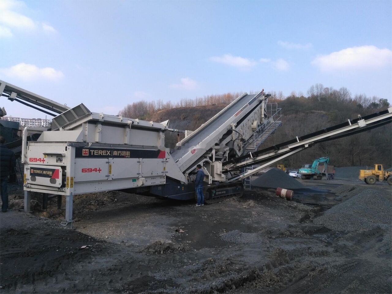 Terex 694+ Mobile screening machine - Screener: picture 1 Terex 694+ Mobile screening machine - Screener: picture 1