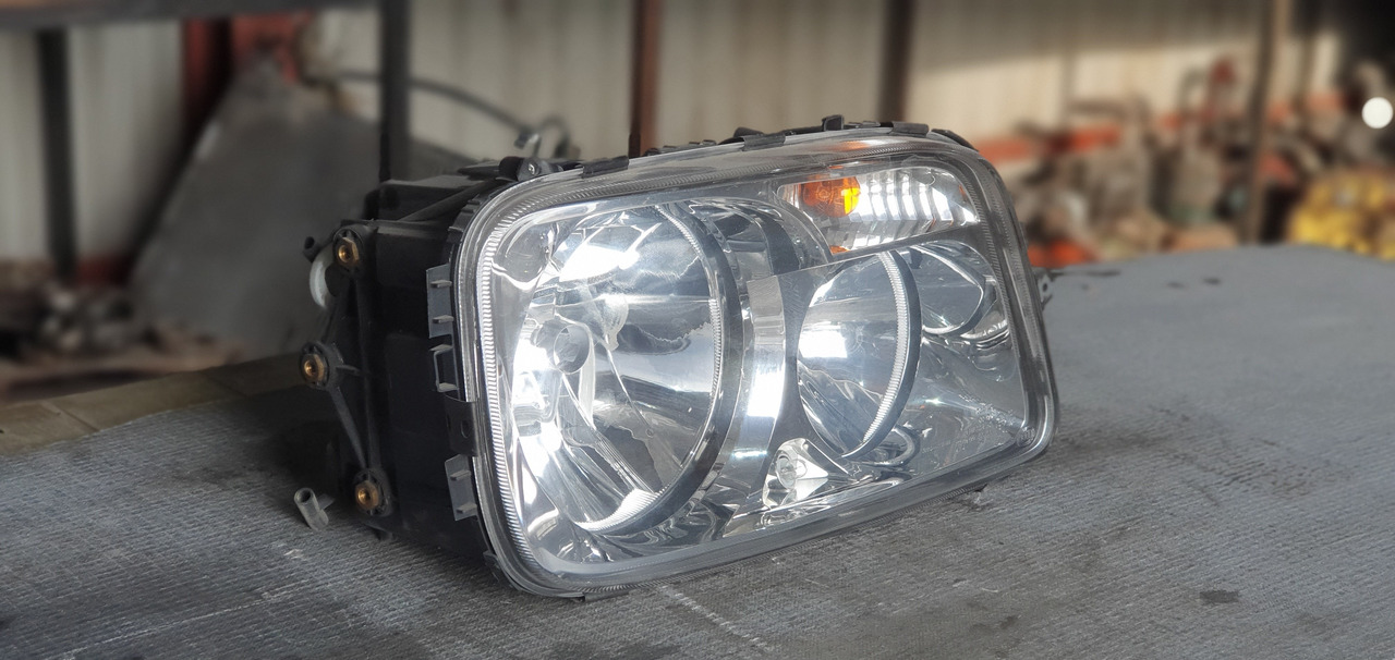 ACTROS MP III HEADLIGHT - PASSENGER - Lights/ Lighting for Truck: picture 1 ACTROS MP III HEADLIGHT - PASSENGER - Lights/ Lighting for Truck: picture 1