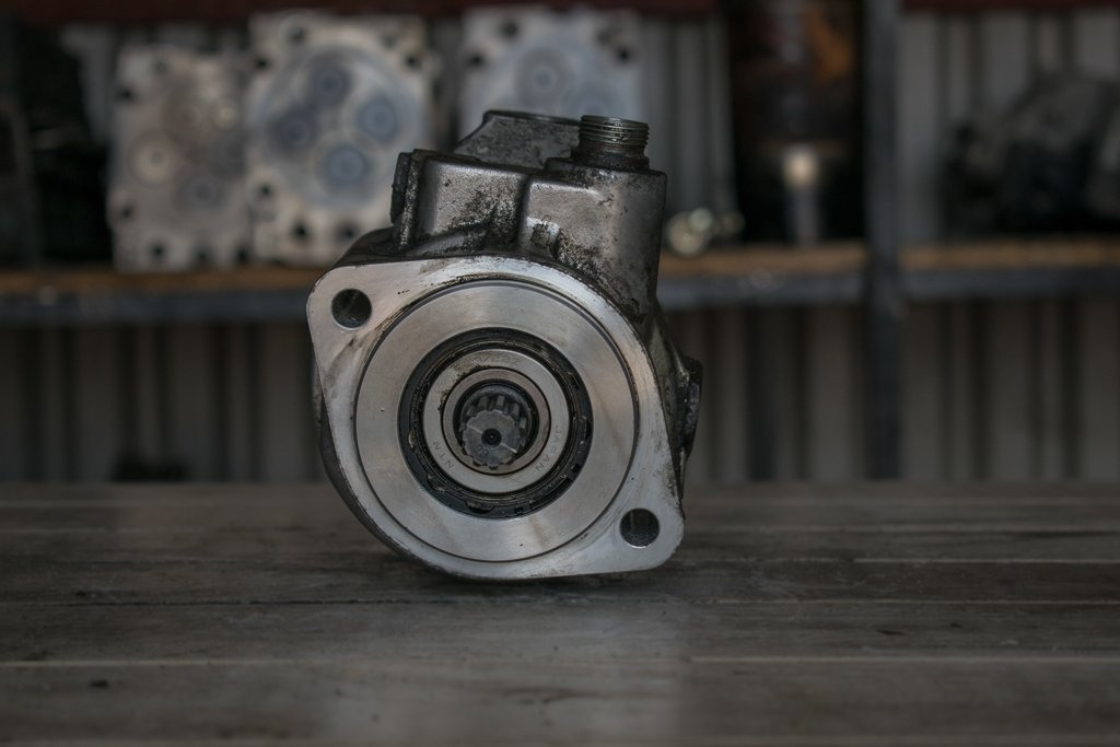 MERCEDES-BENZ ACTROS MP4 - Steering pump for Truck: picture 2 MERCEDES-BENZ ACTROS MP4 - Steering pump for Truck: picture 2