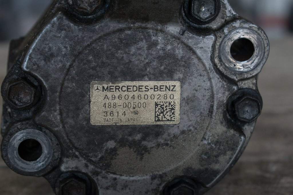 MERCEDES-BENZ ACTROS MP4 - Steering pump for Truck: picture 3 MERCEDES-BENZ ACTROS MP4 - Steering pump for Truck: picture 3