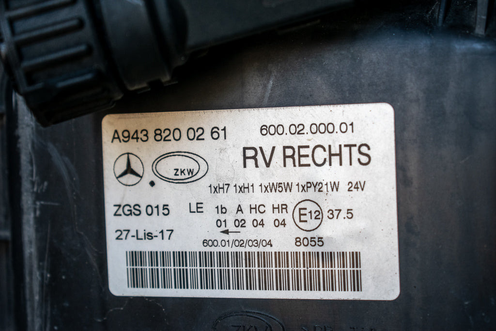 MERCEDES-BENZ FRONT LIGHT ACTROS MP II - PASSENGER - Lights/ Lighting for Truck: picture 2 MERCEDES-BENZ FRONT LIGHT ACTROS MP II - PASSENGER - Lights/ Lighting for Truck: picture 2